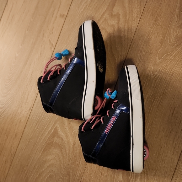 2/$30 Heeleys skate shoes US sz3 Black with pink laces - Picture 5 of 7